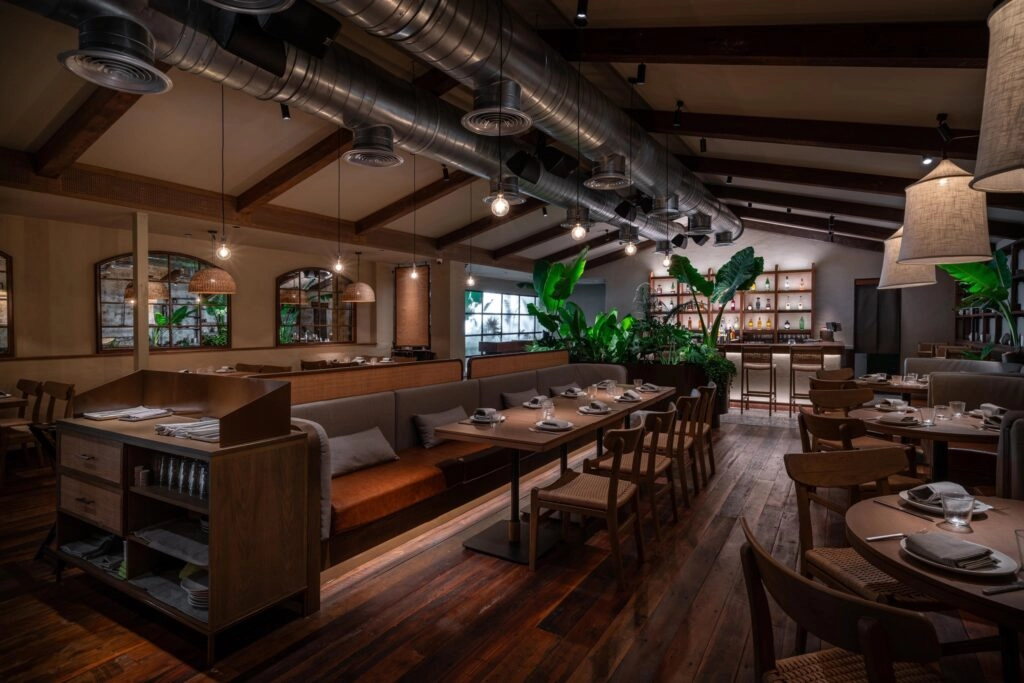 The current image has no alternative text. The file name is: Cento-in-Bangkok-Thailand-1.webp